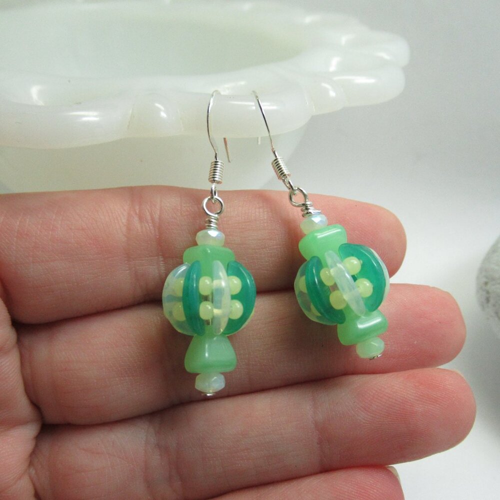 Uranium glass beaded bead earrings - Picture 12 of 13